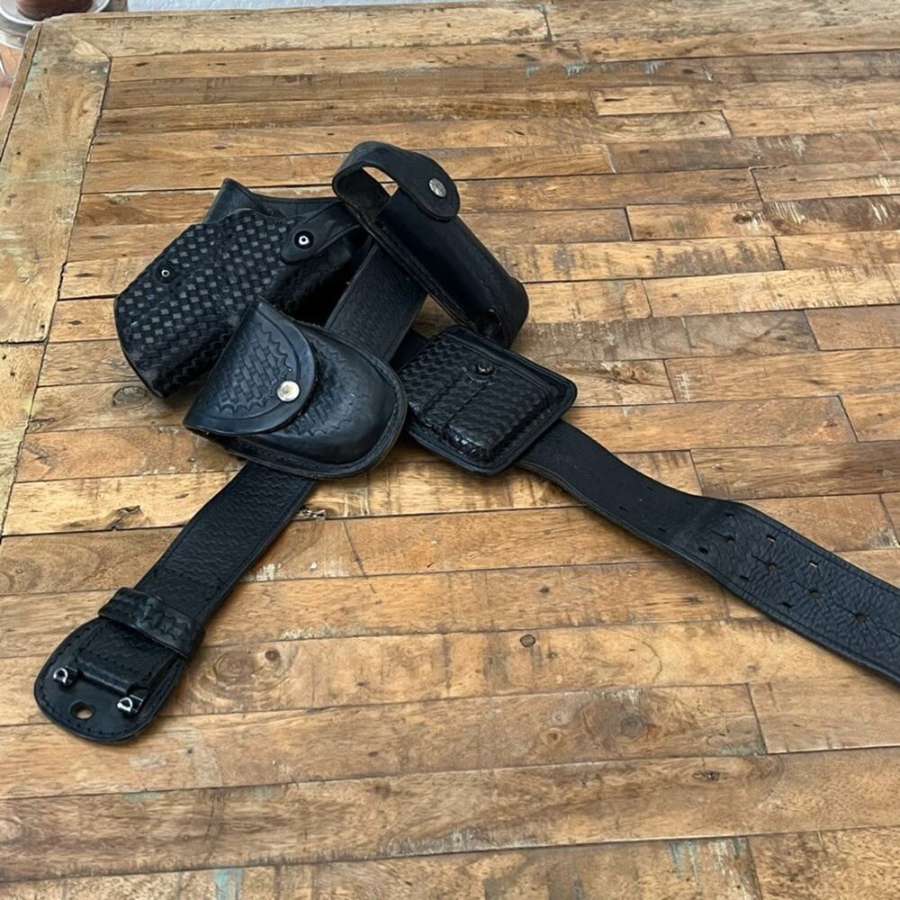 Law & Pro Black Leather Police Duty Belt Size 44 w/ Accessories